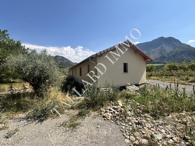 Espinasses, Maison de plain pied hors d'eau hors d'air sur terrain 1839 m2