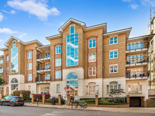 Espirit House, 2 Keswick Road. 2 bed apartment to rent £4,100 pcm £946 pw