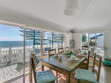 Esplanade Amazing View Fully Furnished Variable pricing 100m to Henley Square Chic Decor