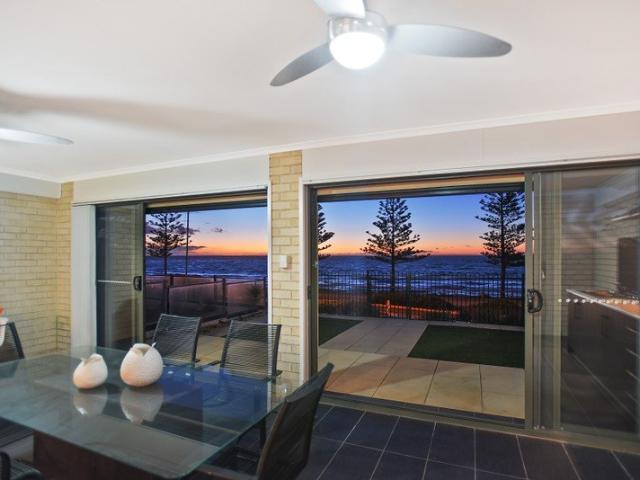 Esplanade Beach Front Living With Room For Your Caravan Or Boat