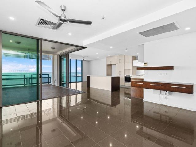 Esplanade Luxury with Uninterrupted Ocean Views