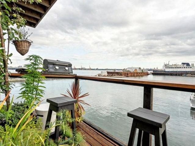 Esplanade West