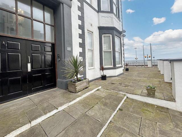 Esplanade, Whitley Bay, Tyne and. 2 bed ground floor flat to rent £1,400 pcm £323 pw