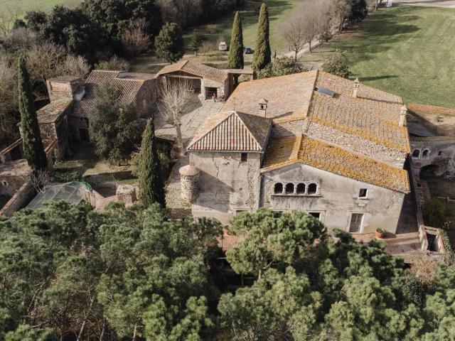 Espléndida masía señorial con más de 3 hectáreas de terreno. 2107m² Girona