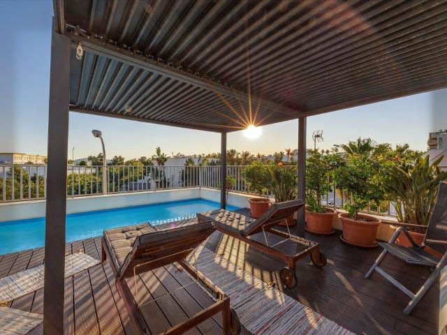 Esplêndida moradia geminada T2+1 com rooftop exclusivo e pis. 159m² Albufeira e Olhos de Água
