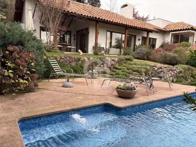 Esplendida Casa Chilena Mayflower | 5 dormitorios por 24920.00 en Lo Barnechea