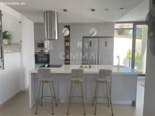 Espléndida Casa de Lujo en La Nucía con Piscina y Vista al Mar
