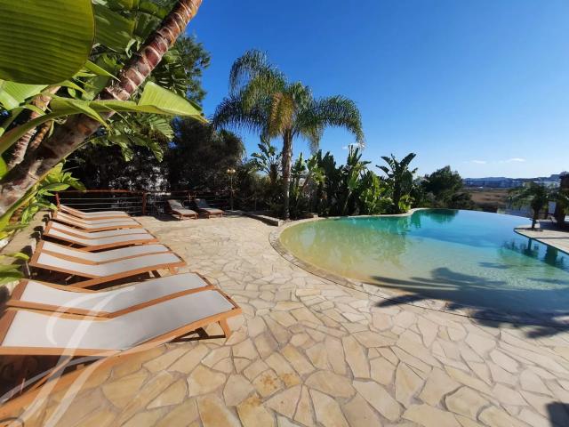 Espléndida villa de alquiler con vistas al mar