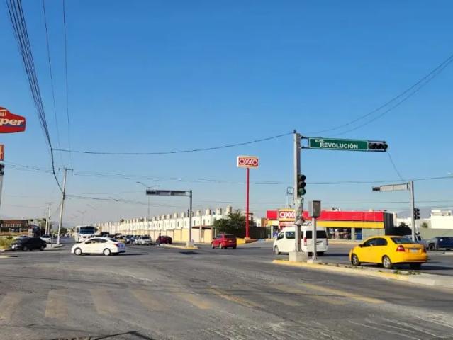 ESQUINA COMERCIAL EN MIRASIERRA FRENTE A AL SUPER