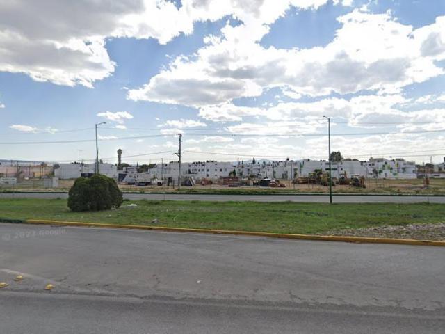 ESQUINA Terreno Comercial sobre lateral Carr 57 SLP a Matehuala