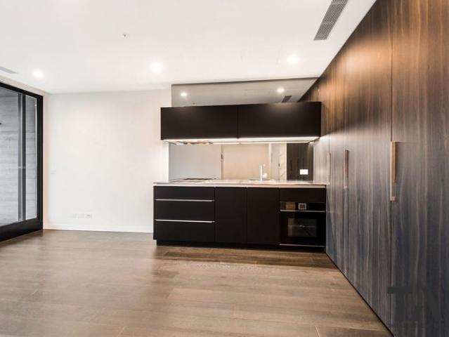 ESQUIRE APARTMENTS: LUXURIOUS 1 BEDROOM + STUDY ROOM!