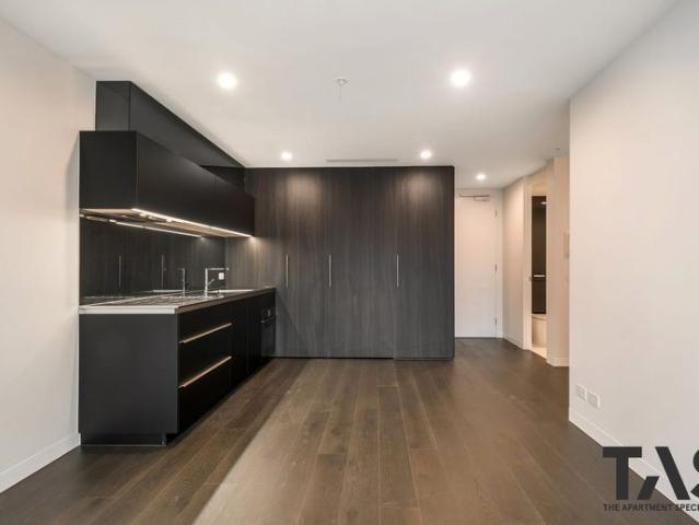 ESQUIRE APARTMENTS: LUXURIOUS 1 BEDROOM + STUDY ROOM!