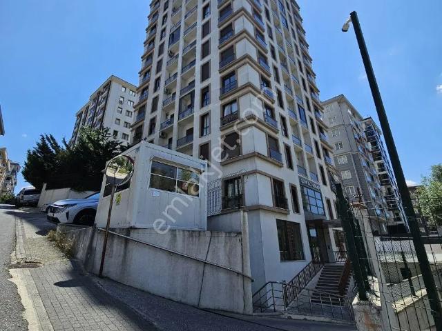 Esra Eronat'tan Şerifali Konaklarında Bahçe Kullanımlı 2+1 Daire