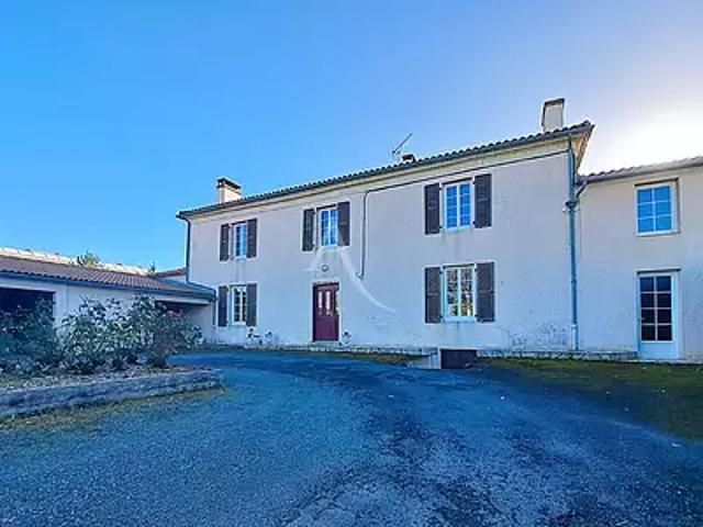 Essarts en Bocage 85140 Achat / Vente maison 7 pièces t7 au dernier étage terrasse