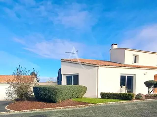 Essarts en Bocage 85140 Achat / Vente maison 7 pièces t7 au dernier étage terrasse