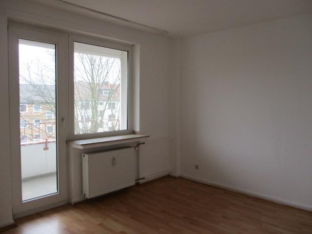 Essen Holsterhausen: Zentral gelegene 2 Raum Wohnung mit Balkon