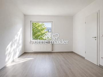 Essen: Renovated 3 room apartment, approx. 6% ROI, Commission FREE