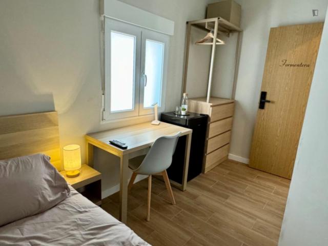 Essential Single Bedroom close to José Rico Pérez Stadium