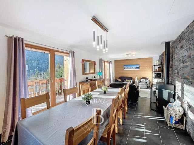 Essert La Pierre – Chalet de 192 m² – Cinq chambres en suite. 192m² Saint Jean d'Aulps