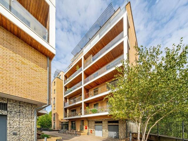 Essex Wharf, London E5 1 bed flat to rent £2,100 pcm £485 pw