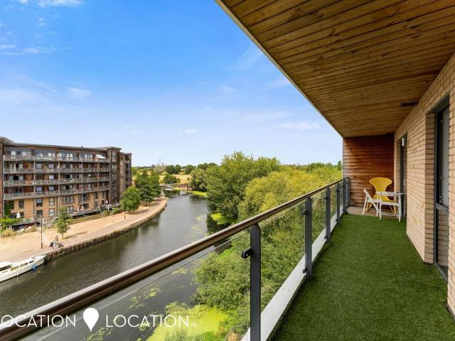 Essex Wharf, London, E5 2 bed apartment to rent £2,750 pcm £635 pw