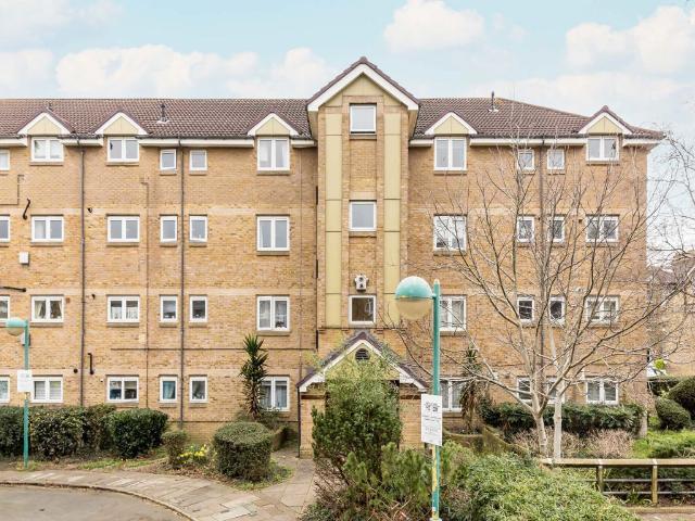 Essex Court, Barnes SW13, 2 bed flat to rent, £2,750 pcm | PrimeLocation