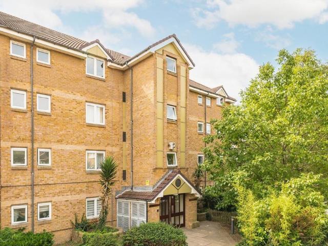 Essex Court, London SW13 2 bed flat to rent £2,750 pcm £635 pw