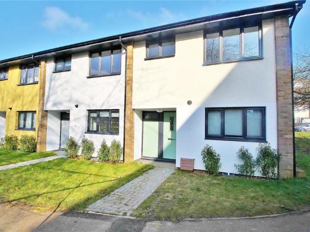 Essex Close, Bordon, Hampshire, GU35 3 bed end of terrace house to rent £1,500 pcm £346 pw