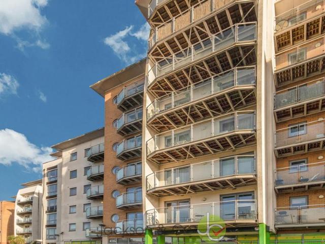 Essex CO2 2 bed apartment to rent £1,250 pcm £288 pw