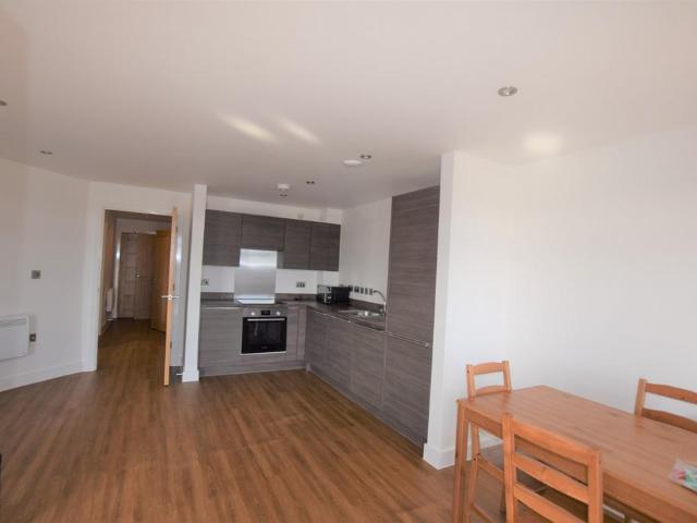 Essex CO2 2 bed apartment to rent £1,350 pcm £312 pw
