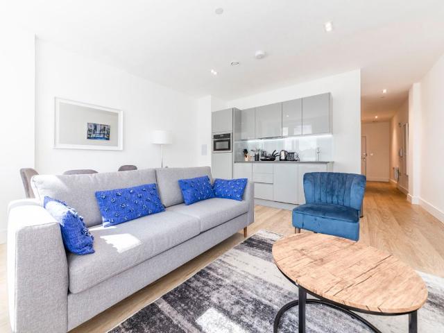 Essex House, Brentwood, Essex CM14, 1 bed flat to rent, £1,500 pcm | PrimeLocation