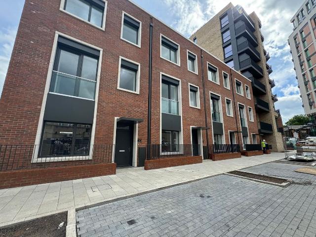 Essex Place, London W4, 3 bed town house to rent, £5,600 pcm | PrimeLocation