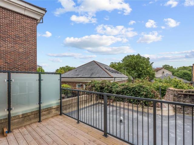 Essex Road, Angel, Islington, London, N1 2 bed apartment to rent £3,350 pcm £773 pw