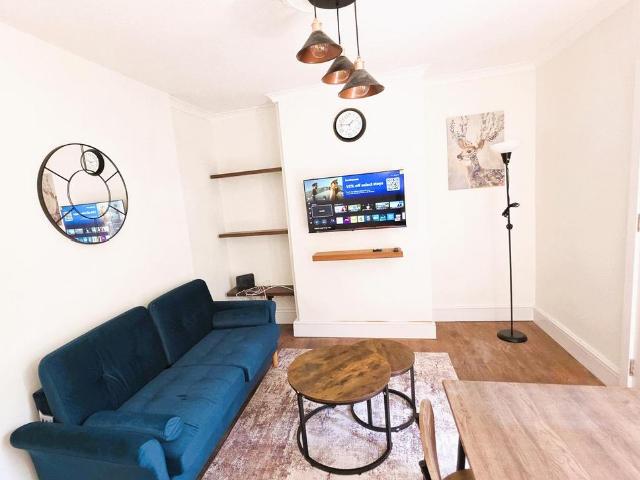Essex Road, Borehamwood 1 bed in a house share to rent £793 pcm £183 pw