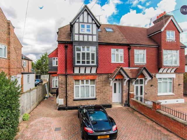 Essex Road, Hertfordshire WD17 2 bed apartment to rent £1,550 pcm £358 pw