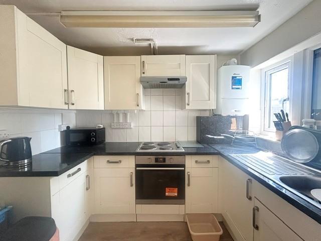 Essex Road, Romford, RM7 3 bed house to rent £2,250 pcm £519 pw
