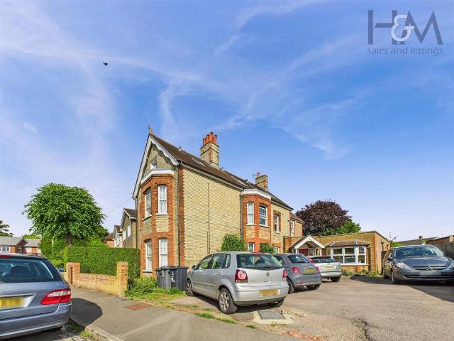 Essex Road, Stevenage, Hertfordshire. 1 bed apartment to rent £1,195 pcm £276 pw