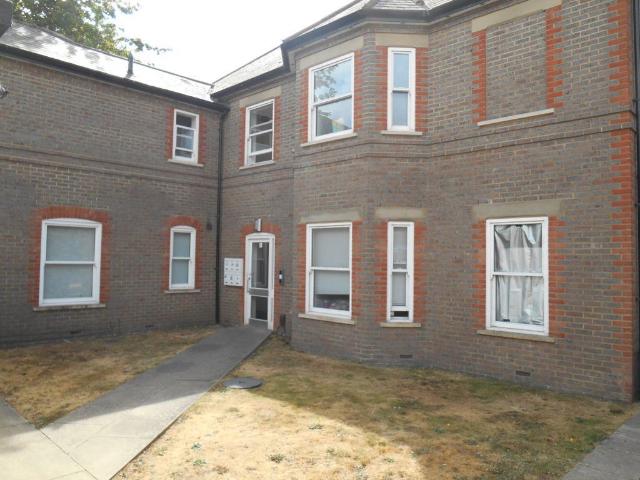 Essex Road, Watford WD17, 1 bed flat to rent, £1,300 pcm | PrimeLocation