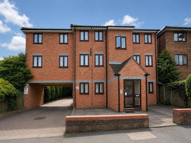 Essex Road, Watford WD17, Studio to rent, £975 pcm | PrimeLocation