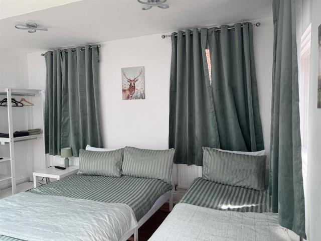 Essex Street, London 3 bed end of terrace house to rent £2,600 pcm £600 pw