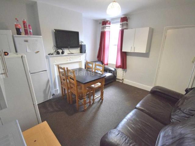 Essex Street, Reading 4 bed terraced house to rent £2,600 pcm £600 pw
