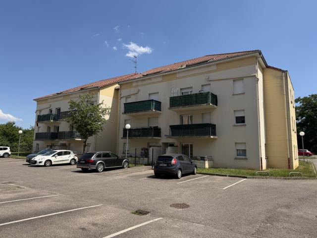 ESSEY LES NANCY: BEL APPARTEMENT T2 AVEC TERRASSE ET PARKIN