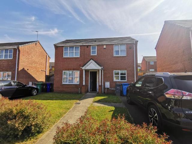 Essington Drive, Manchester, M40 8BH 3 bed detached house to rent £1,350 pcm £312 pw