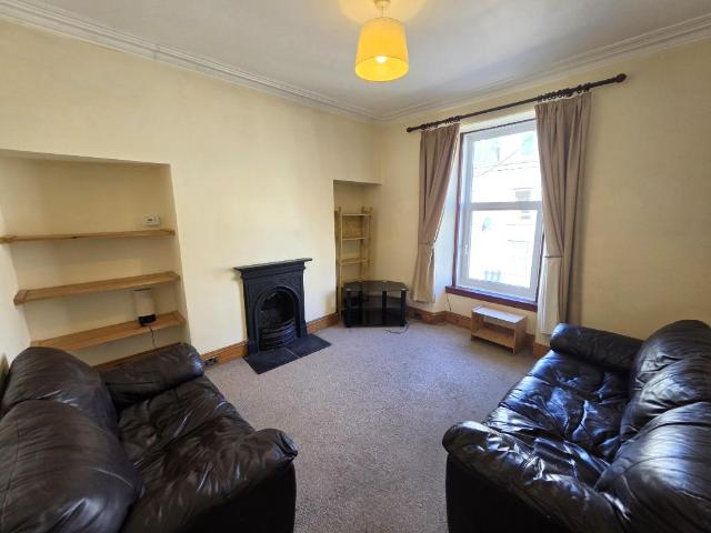 Esslemont Avenue, Rosemount. 1 bed flat to rent £600 pcm £138 pw