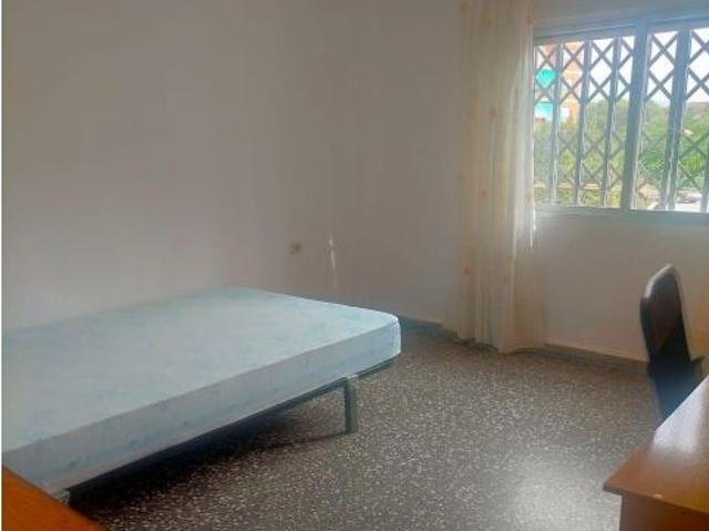 ESTUDIANTES 4 DORMITORIOS 900€