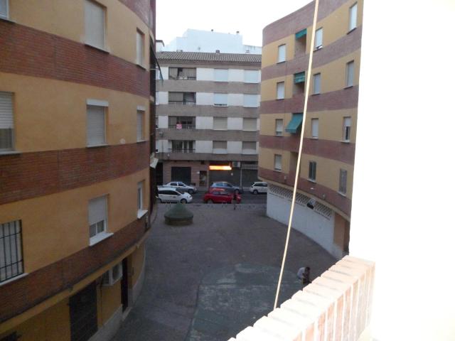¡ ESTUDIANTES ! DOS HABITACIONES DISPONIBLES EN PISO COMPARTIDO POR ESTUDIANTES CURSO 2.026/27