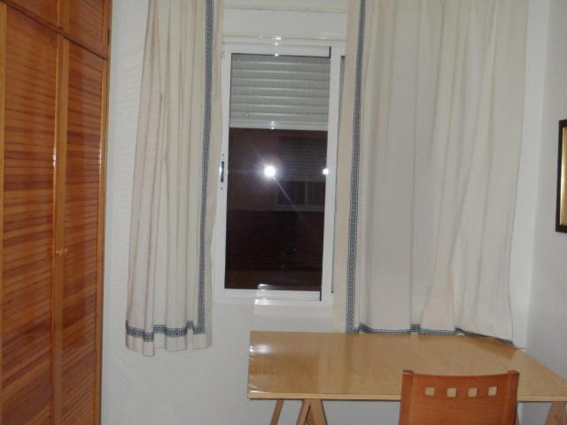¡ ESTUDIANTES ! DOS HABITACIONES DISPONIBLES EN PISO COMPARTIDO POR ESTUDIANTES CURSO 2.026/27