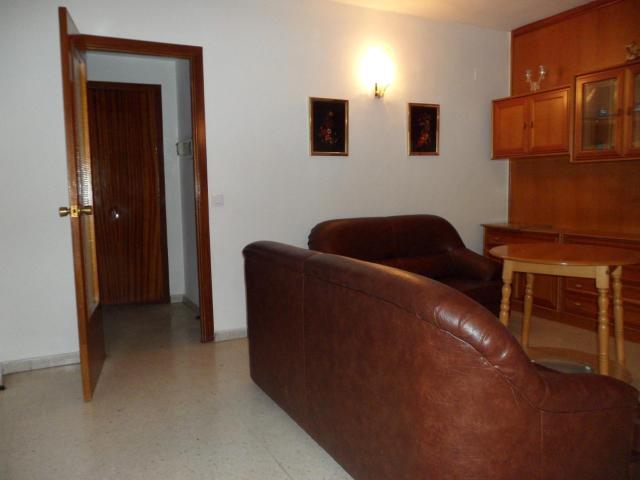 ¡ ESTUDIANTES JUNTO A ESTACIONES ! HABITACION 200 €/Mes DISPONIBLE EN PISO COMPARTIDO PARA CURSO 2.026/27