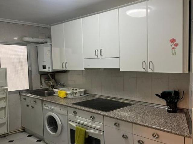 ESTUDIANTES PISO AVD PALENCIA 3 HABITACIONES