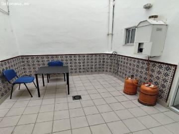 ! ESTUDIANTES ! PISO DE CINCO DORMITORIOS Y DOS BAÑOS CON PATIO